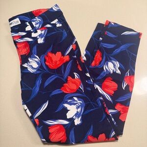 NWOT Old Navy Women's Blue and Red Floral Cropped Pixie Pants